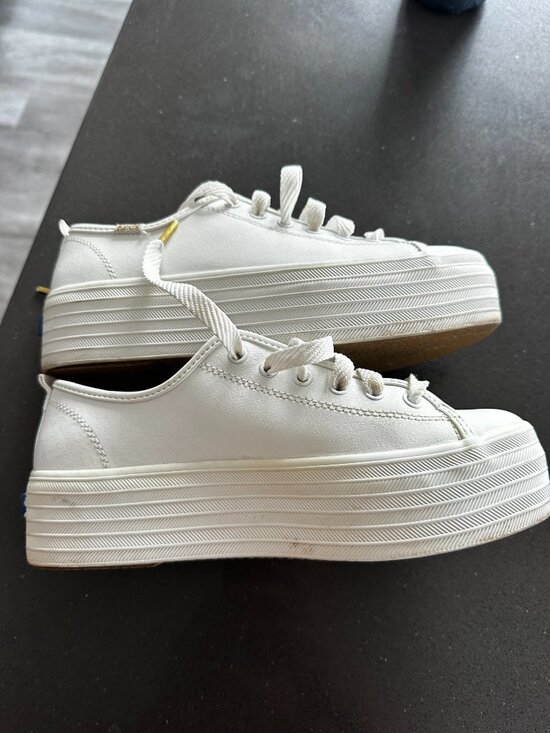 KEDS White Leather Sneaker, Size 7 - Picture 4 of 5